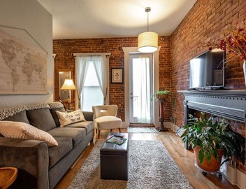 Honeymoon Downtown Boutique Loft - Located in the Historic River District. 3