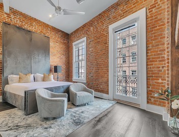 📸 RARE! Experience NOLA NOT Found in a HOTEL! 2 Personal Balconies| 3 Beds+Queen Sleeper Sofa📸 5