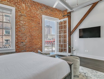 📸 RARE! Experience NOLA NOT Found in a HOTEL! 2 Personal Balconies| 3 Beds+Queen Sleeper Sofa📸 5