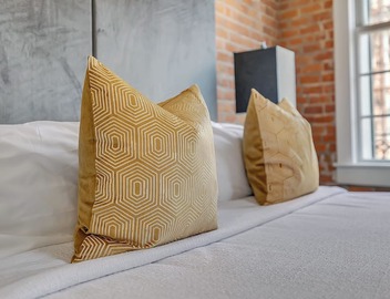 📸 RARE! Experience NOLA NOT Found in a HOTEL! 2 Personal Balconies| 3 Beds+Queen Sleeper Sofa📸 2