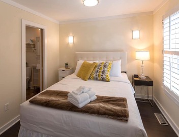 Getaway for Two Only Blocks from River Street by Lucky Savannah 3