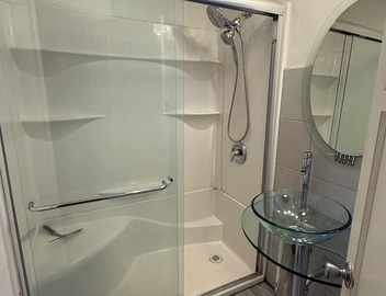 Modern and Conveniently Located 1 Bedroom 1 Bath W/private Yard & Washerdryer 3