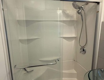 Modern and Conveniently Located 1 Bedroom 1 Bath W/private Yard & Washerdryer 4