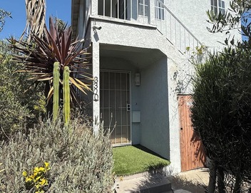 Modern and Conveniently Located 1 Bedroom 1 Bath W/private Yard & Washerdryer 5