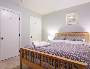 Newly renovated pet friendly apt by parks and train! 5