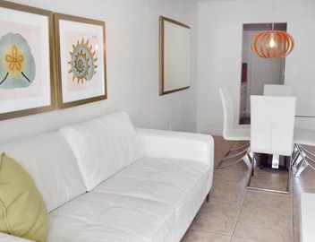 Your Relaxing Getaway Awaits! 2 Modern Rooms, Private Beach Access, Pool Access 2