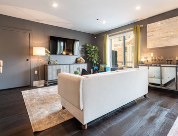 ⚜️Stylish,Spacious & Comfortable Downtown Penthouse! Enjoy The View from Your Personal Terrace! 2