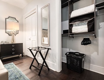 ⚜️Stylish,Spacious & Comfortable Downtown Penthouse! Enjoy The View from Your Personal Terrace! 3