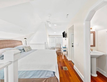 Madison Carriage, South of 30-A in Rosemary Beach. Close to Beach, Pool and Shoppes. 2