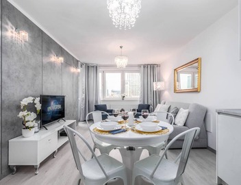 Elegant Apartment with a Balcony | View of the Palace of Culture and Science 2