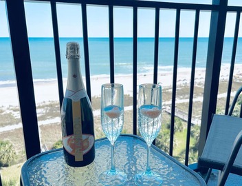 Stunning Oceanfront Suite w Jetted tub! 5