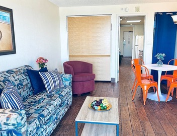 Stunning Oceanfront Suite w Jetted tub! 4