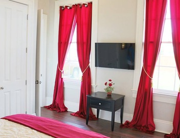 Boutique Historic 2BR 1 Block to St. Charles Streetcar Lower Garden District 2