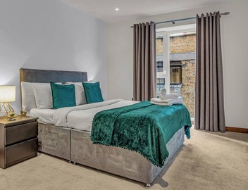 Chic 2 Bed Apartment in Shoreditch Square 2
