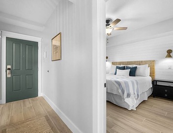 GULF FRONT | Remodeled, Upscale 3 BR (2 King Suites) | Beach Chair Svc Included! 2