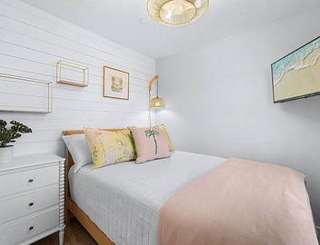 GULF FRONT | Remodeled, Upscale 3 BR (2 King Suites) | Beach Chair Svc Included! 2