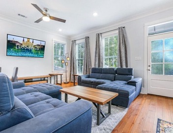 15% OFF Monthly | 10% OFF Weekly- Chic Urban Retreat w Pool Steps to St. Charles Ave and 5