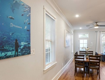 Chic 4 BR Condo | Large Pool | Perfect Location 5