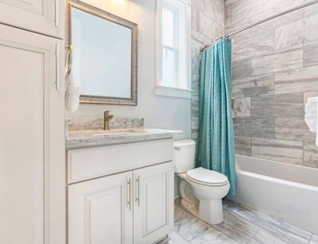 Chic 4 BR Condo | Large Pool | Perfect Location 4