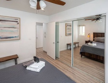 Bright 2 Bedroom 1.5 bath 15 Seconds to the BEACH! 4