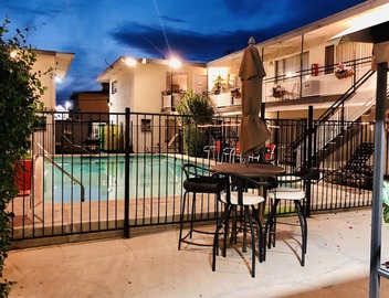 next to Strip 3BRVegas LVCC-1mile walk bestSpot POOL Labor Day enjoy cozy love 4