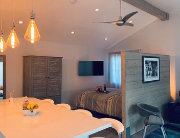 Brand new casita w/all amenities of a lg home incldg salt water pool & jacuzzi! 3