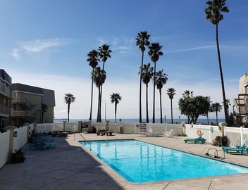 Peaceful, 3-bedroom condo, a short walk away from Port Hueneme beach and pier 2