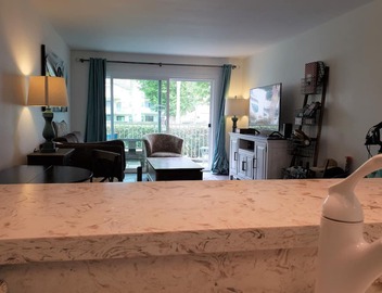 Peaceful, 3-bedroom condo, a short walk away from Port Hueneme beach and pier 5