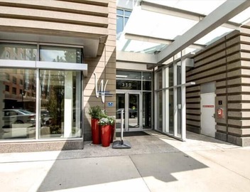 Beautiful 1BR | Desk & WiFi | Full Kitchen | Washer/Dryer | Cambridge 5