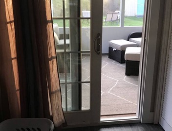 All Season Rental ! Renovated; 5 min.Walk to Scarborough beach! 4