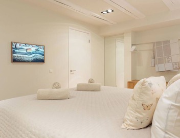 Renovated luxurious 200sqm loft in city center 3