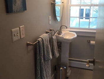 Newly Furnished One Bedroom Just Steps to Ferry Beach 4