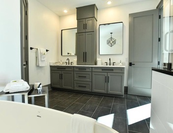 Luxury Modern Condo: Steps from French Quarter, Superdome, and CBD Nightlife 3