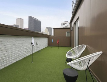 ⛳️ PERFECT PENTHOUSE! Downtown, Secluded Terrace PUTT-PUTT, PING PONG, OUTDOOR CHESS+CHECKERS! 3