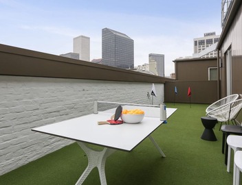 ⛳️ PERFECT PENTHOUSE! Downtown, Secluded Terrace PUTT-PUTT, PING PONG, OUTDOOR CHESS+CHECKERS! 5