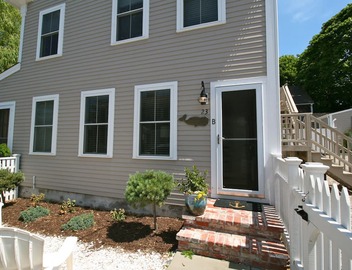 Your Getaway in the West End - Sleeps 4! 5
