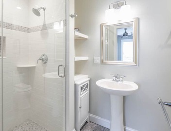 Your Getaway in the West End - Sleeps 4! 2
