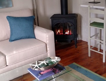 Your Getaway in the West End - Sleeps 4! 4