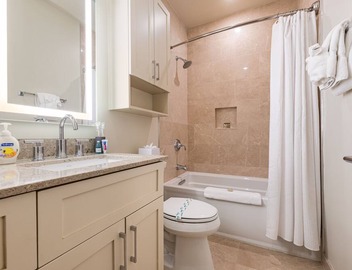 ✨GLAM MEETS DOWNTOWN HISTORIC CHARMER✨Spacious Corner Condo with Sleeper Sofa | The Stella 2