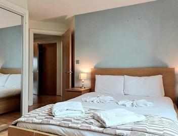 Still Life Vauxhall Deluxe Two Bedroom Apartment 2