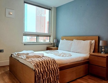 Still Life Vauxhall Deluxe Two Bedroom Apartment 3