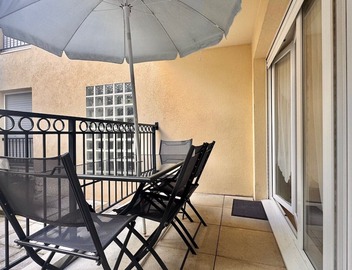 Pallazzio 2, 5 minuts walking distance from Beacheswith terrace and parking 5