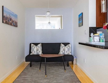 Walk to everything: Pike Place Penthouse, Seattle 5