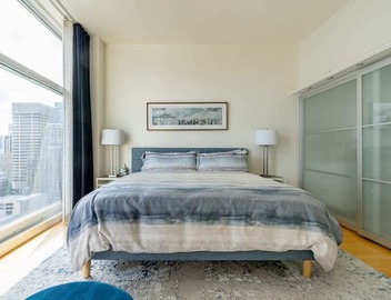 Walk to everything: Pike Place Penthouse, Seattle 3