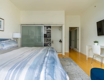 Walk to everything: Pike Place Penthouse, Seattle 4