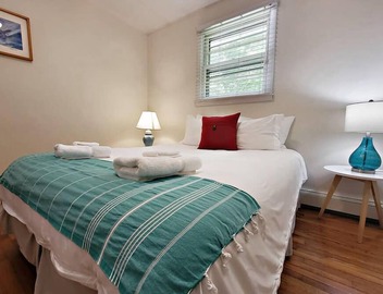 Family Friendly Charming cottage set within a mile of the beach and steps to Boon Street! 5