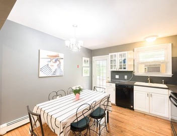 Fully stocked vacation home with large private yard, decks and BBQ gas grill & 1 mile to Narragansett Beach ! 2