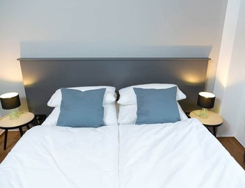Floor 2 (Apt. 4 + 5) 195 SQM & 5 BR/ENTIRE FLOOR: MAX 21 PERSONS 2