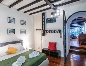 Botanical Garden, exclusive apartment with swimming pool in the living room, located in . 3