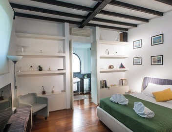 Botanical Garden, exclusive apartment with swimming pool in the living room, located in . 5